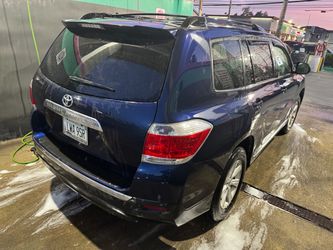 Toyota Highlander ‘12 MINT. Great engine. Mint interior.