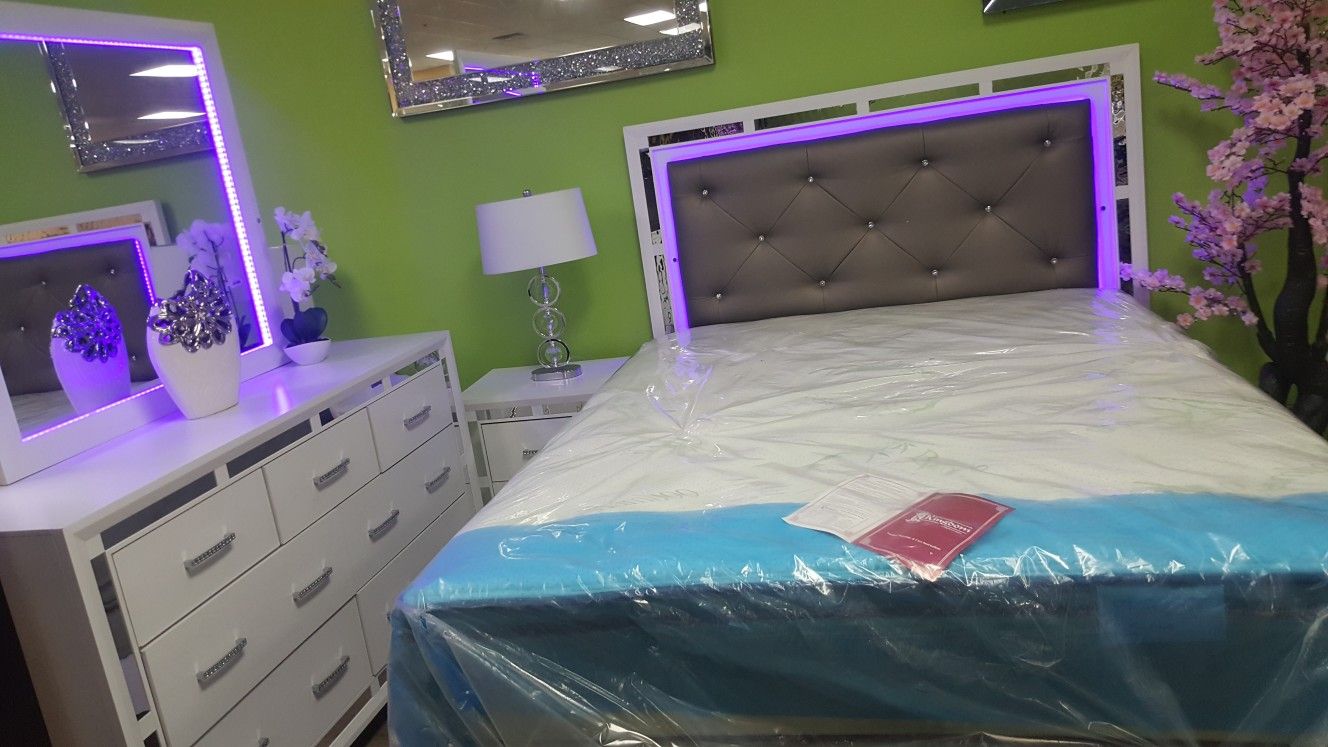 Queen size bedroom set. Financing available
