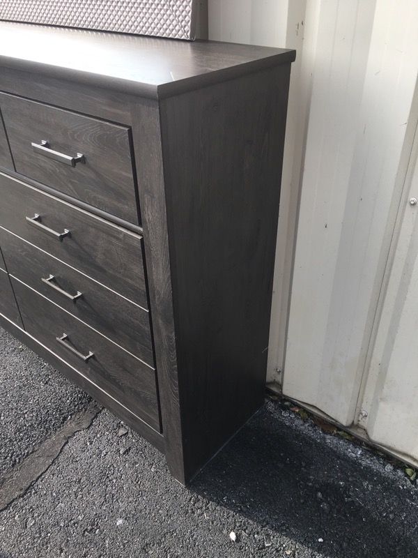 Ashley online annifern dresser