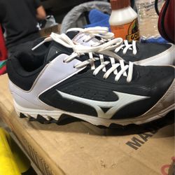 Woman Cleats 