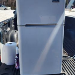 Mini Fridge/Freezer