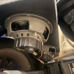 2 Kicker 10 inch subs in Box