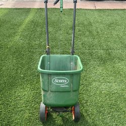 Scott’s Easy Green Broadcast Spreader