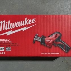 Milwaukee M12 Compact Sawzall Kit 