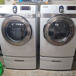 Samsung Washer and Dryer Set With Pedestals
