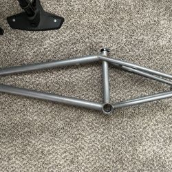 Kink Backwoods Frame 21.25tt With Break Hardware Included 