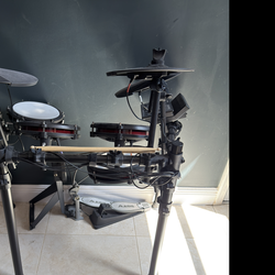 Alesis nitro max kit drum set