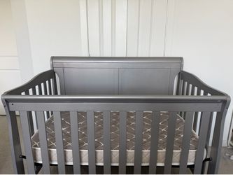 Convertible crib with mattress