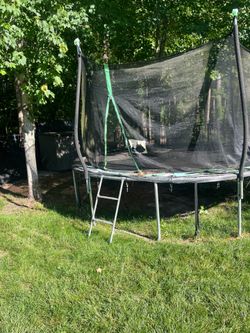 16 Ft Trampoline with net