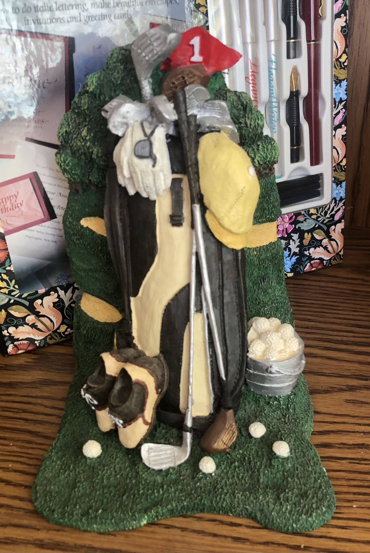 UNIQUE GOLF BOOKEND/STATUE