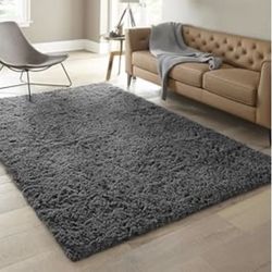6’ by 4’ rug grey