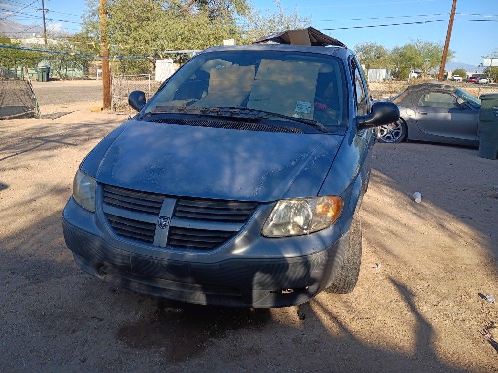 2005 Dodge Caravan