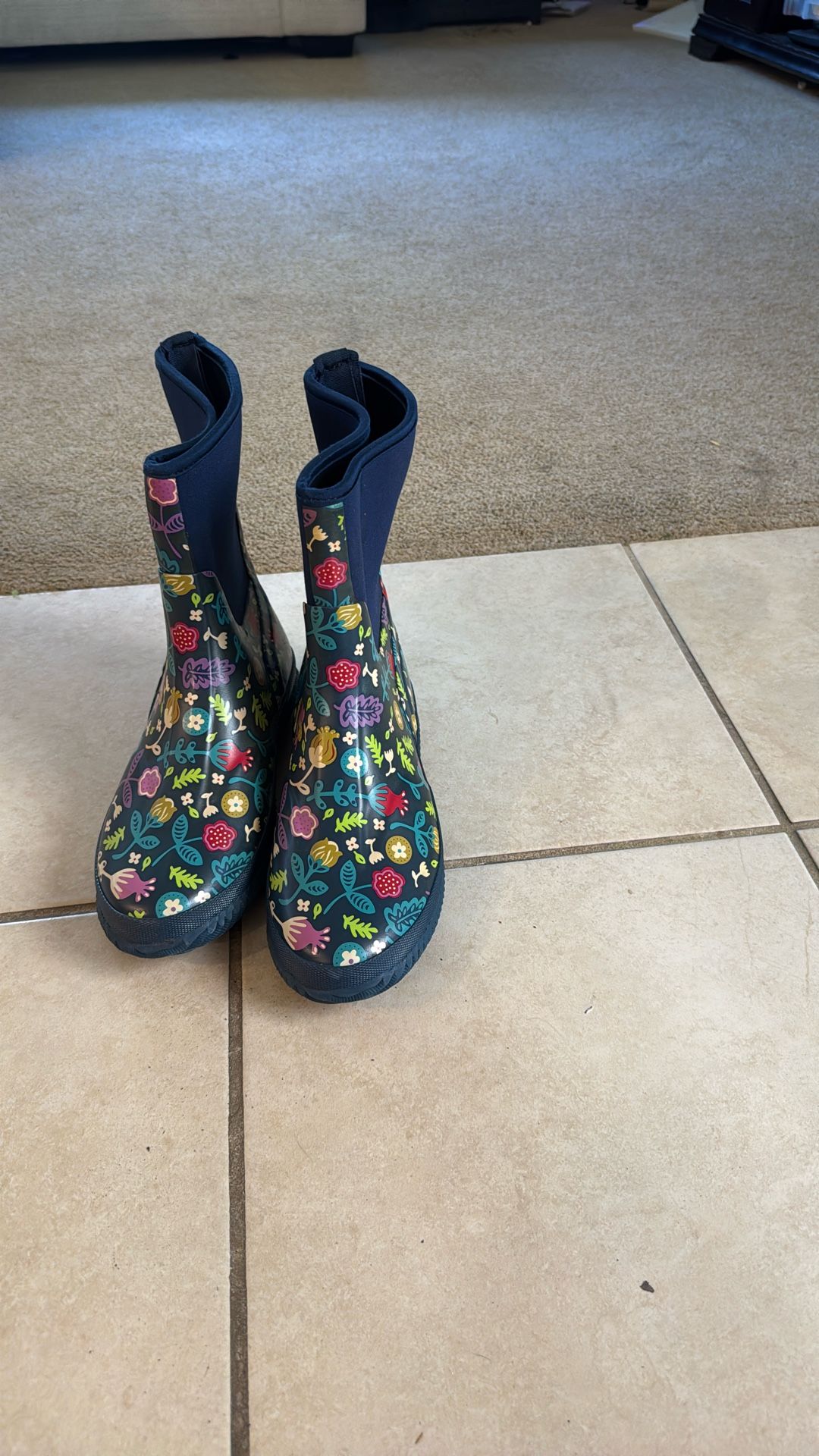 Size 8 Women’s Rain Boots