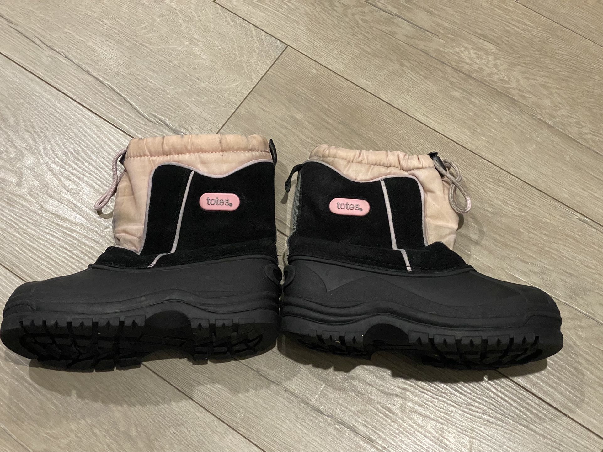 Kids Size 1 Snow Boots