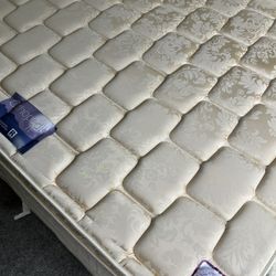 Queen Mattress / Box Spring