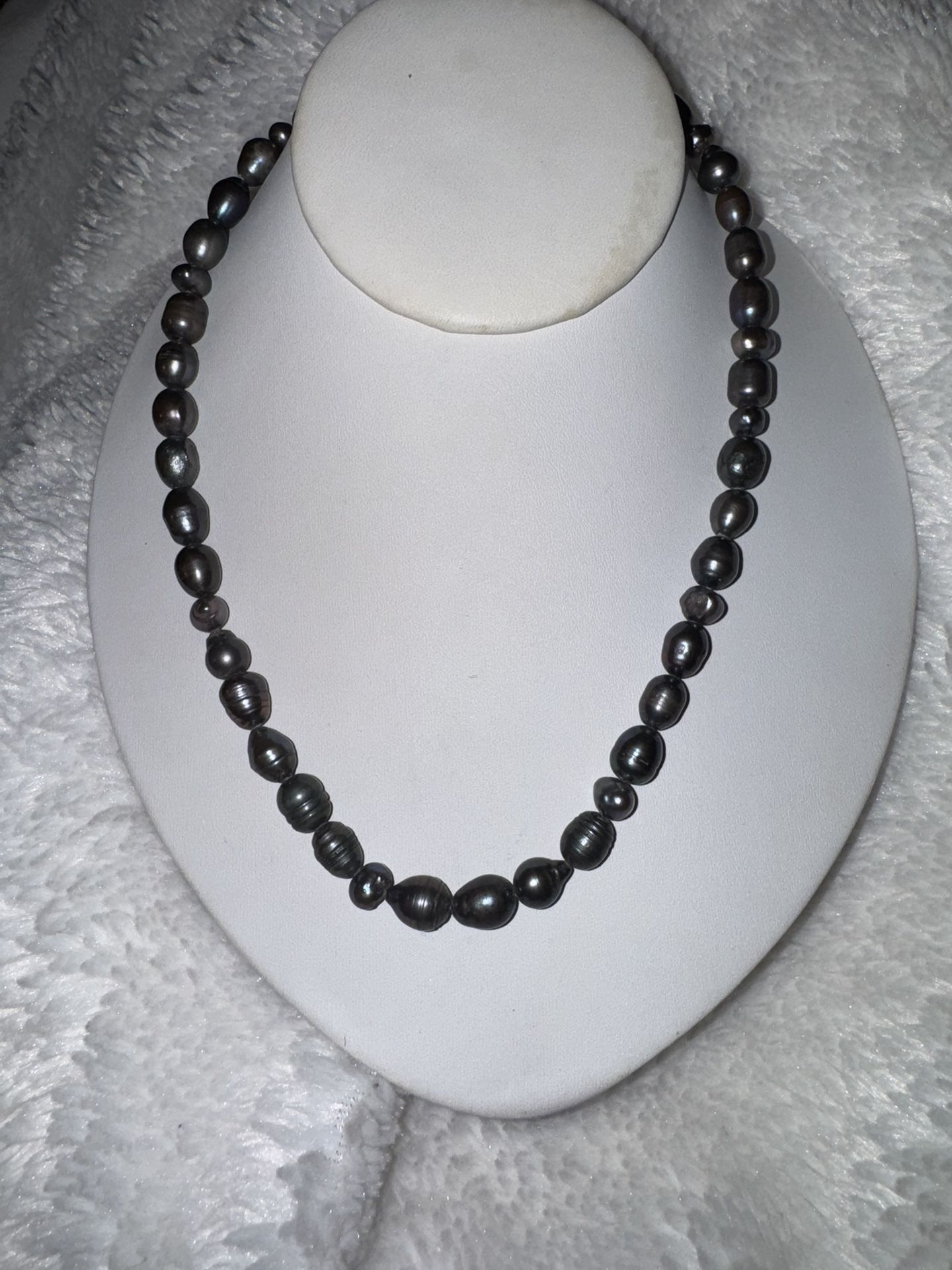 Vintage Stunning Tahitian Pearl 16" Necklace with Toggle Clasp