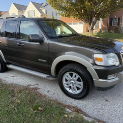 Ford Explorer 4X4 - Eddie Bauer 