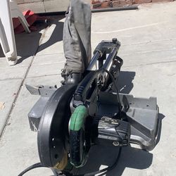 Hitachi compound miter saw