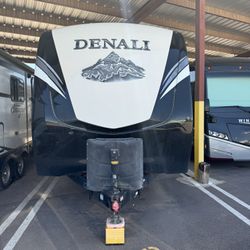 2017 Dutchmen Denali 371BH