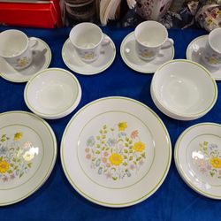 Vintage Corelle Dish set