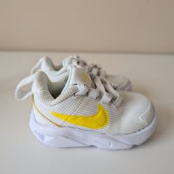 Nike Kids White and Yellow Sneakers. Size 3C
