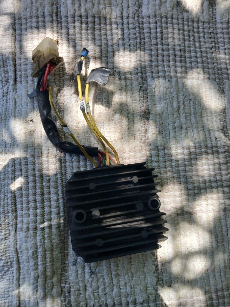 Honda VF700S 1984 Voltage Regulator