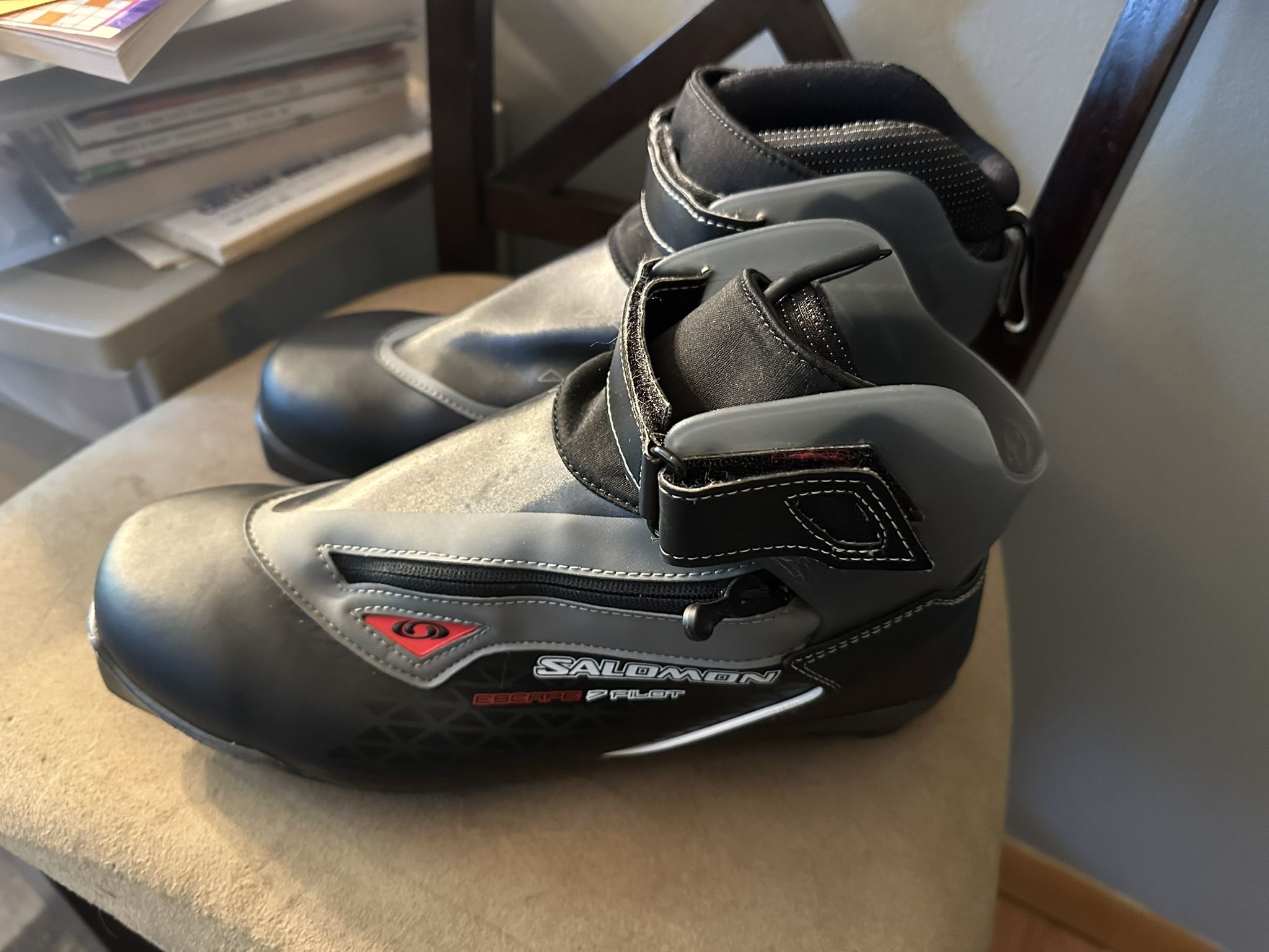 Salomon Women’s Ski boots Sz 11.5