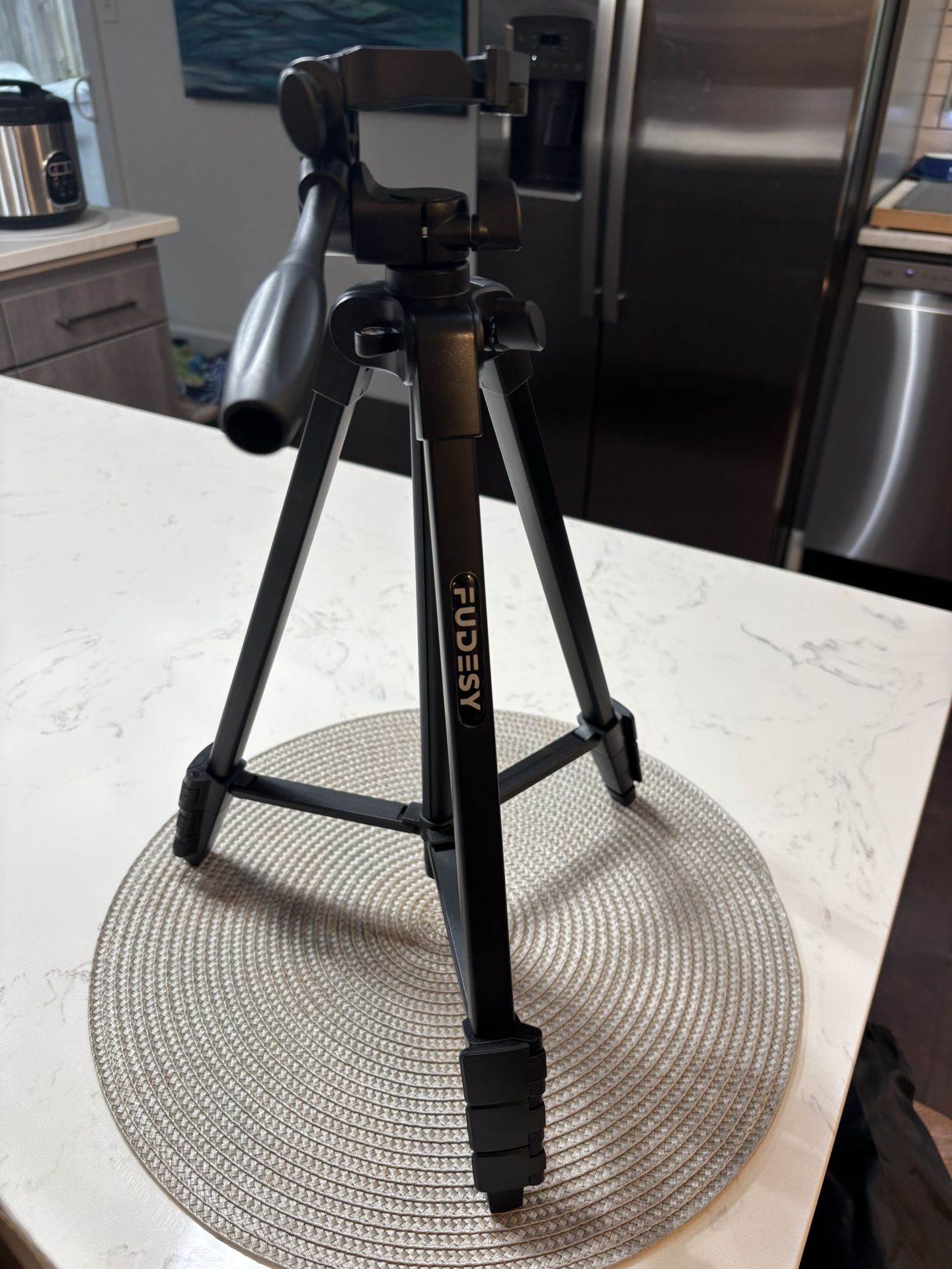 Fudesy Lightweight Tripod 