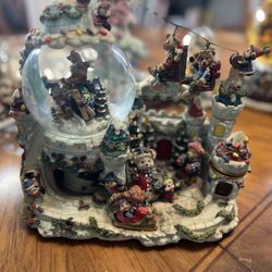 Vintage Musical Christmas Snow Globe Glass and Resin