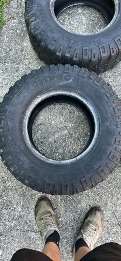 31x10.50x15 Mickey Thompson AT Tires