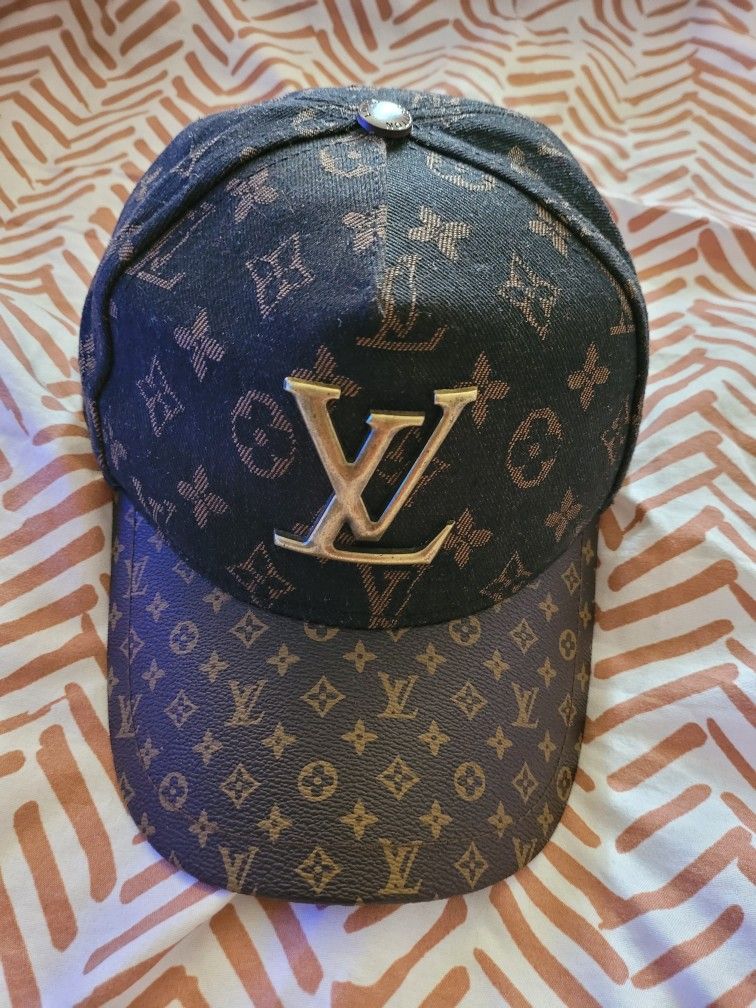 LOUIS VUITTON HAT Cap...