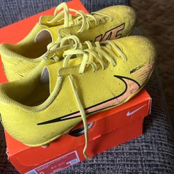 Boys Nike Football Soccer Cleats 