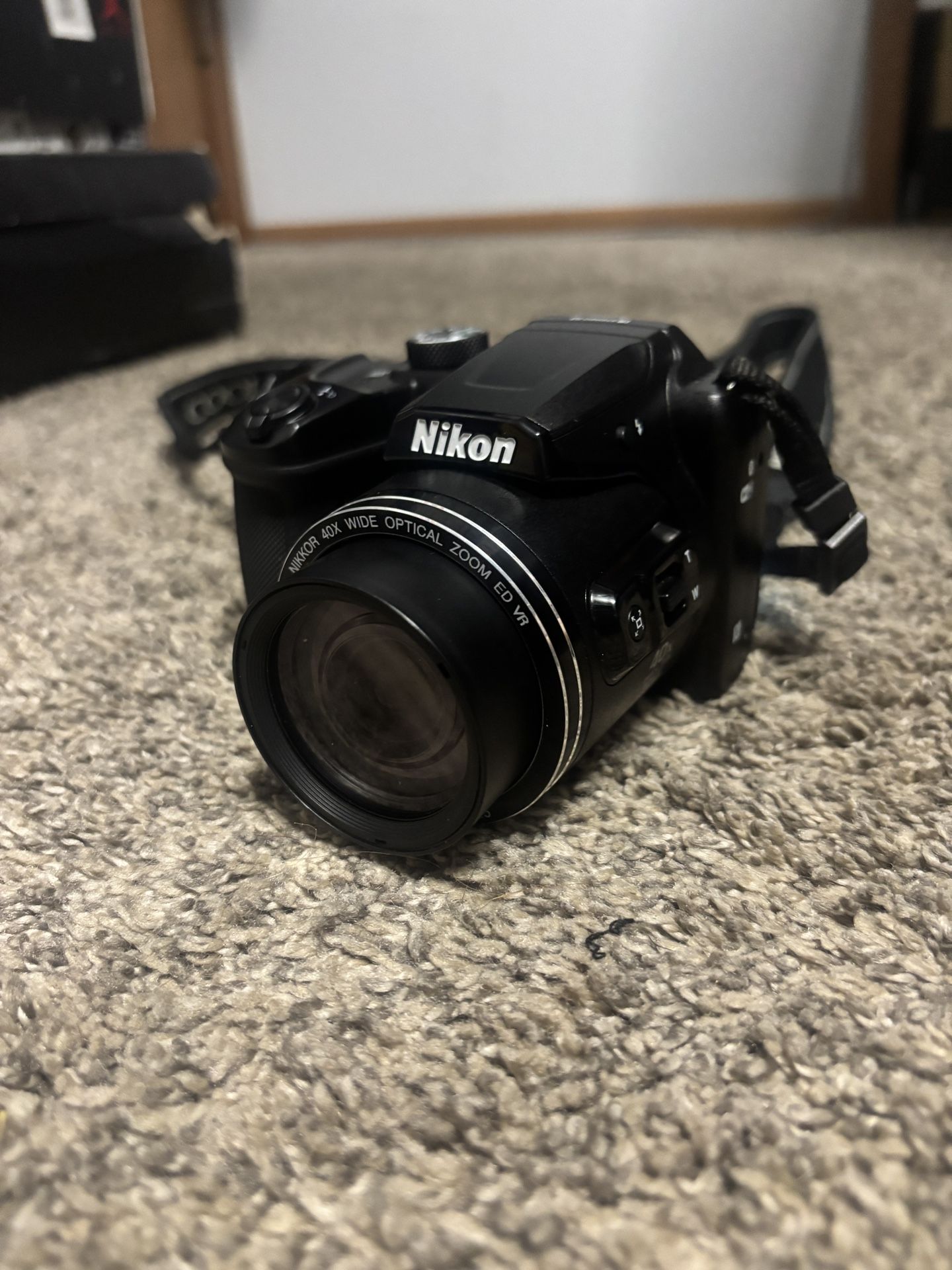 NIKON COOLPIX B500 camera (comes with charger and case)