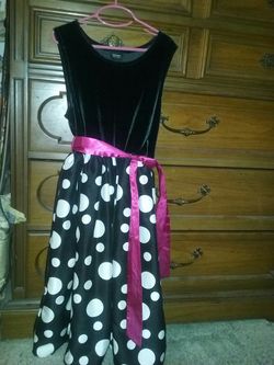 Girl's holiday dress