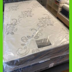 Twin size mattress / Colchon