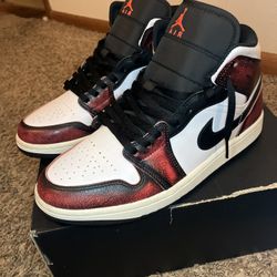 Air Jordan 1 Mid Chicago Wear-a-Ways. Size9