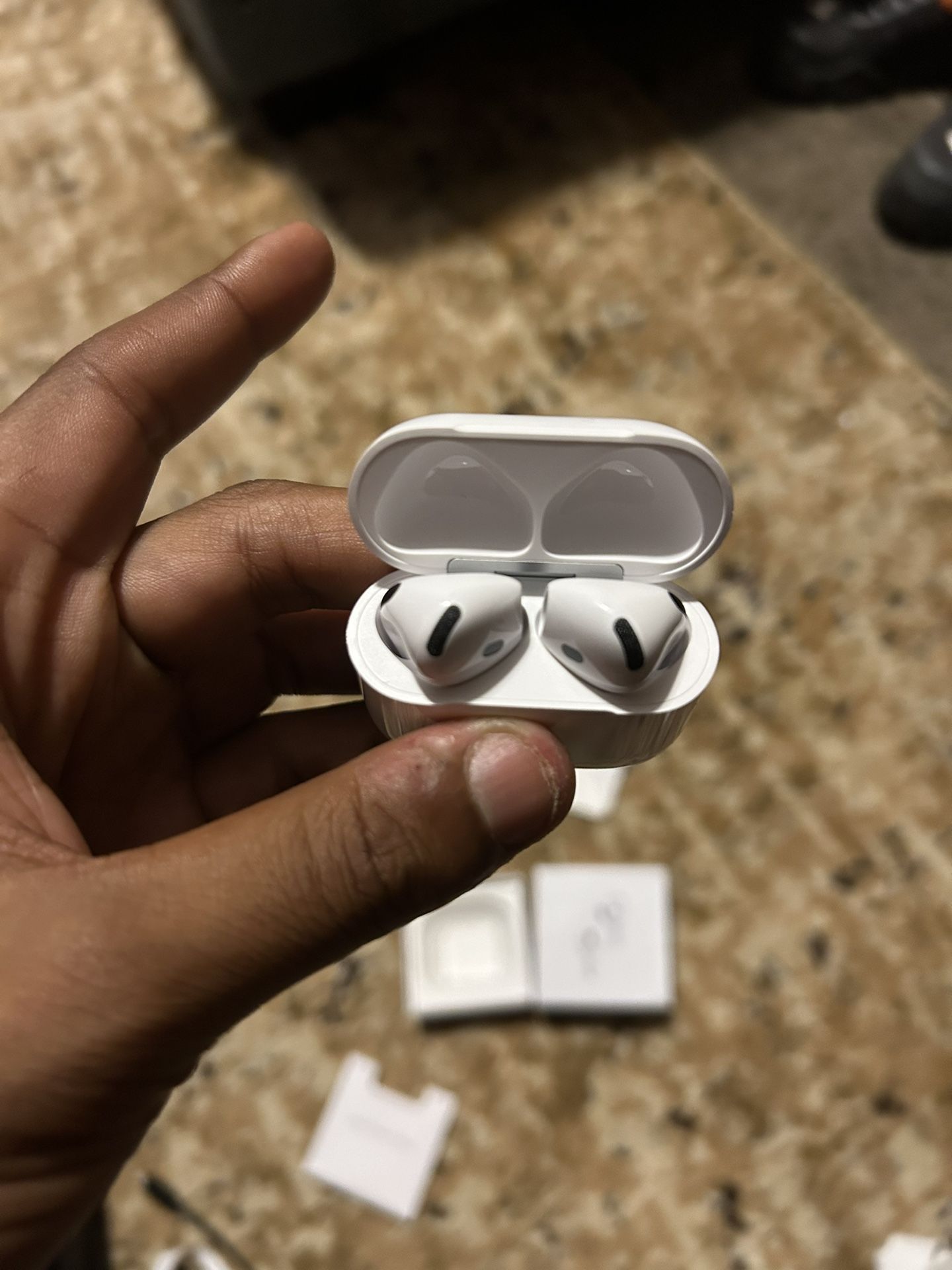 airpod 4 and second generation