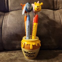 WALT DISNEY WINNIE THE POOH & FRIENDS PEN SET WITH HONEY POT HOLDER (read desc)