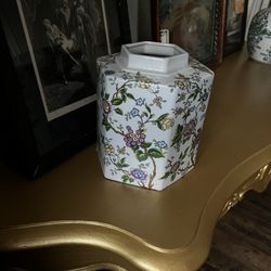 Flower Vases/ 2 Different Shapes