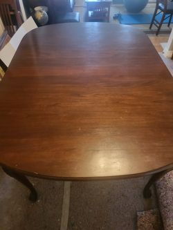 Large Mahogany Table With 2 Leafs