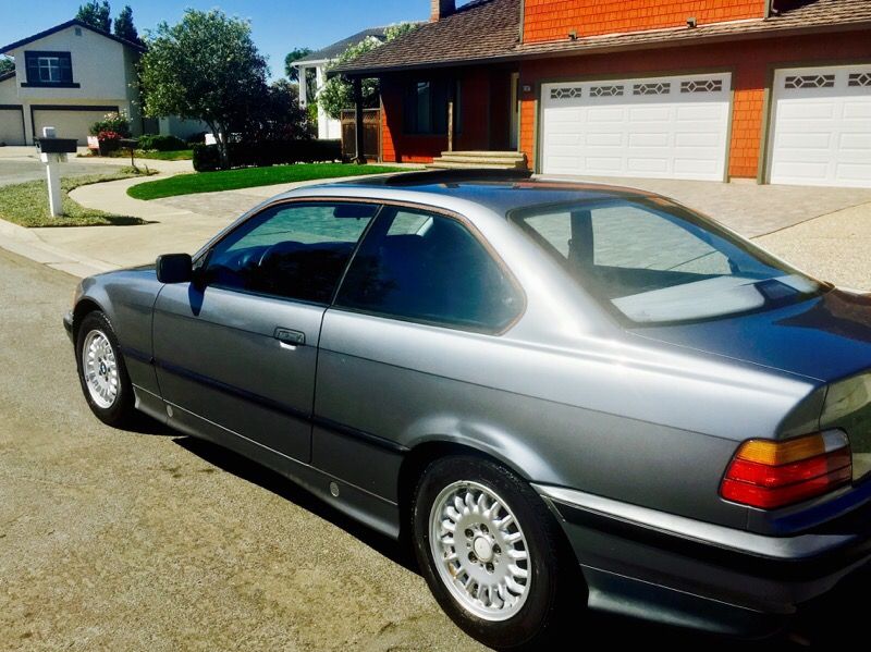 94 bmw E36 - 318is manual, low miles! Clean!!