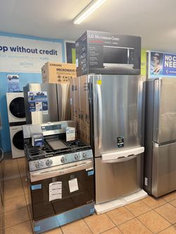 🎇4th of July Sale 🎇LG 33” Wide Refrigerator and Gas Stove with Free Microwave
