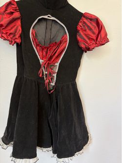 One size medieval women’s costume fits like M/large
