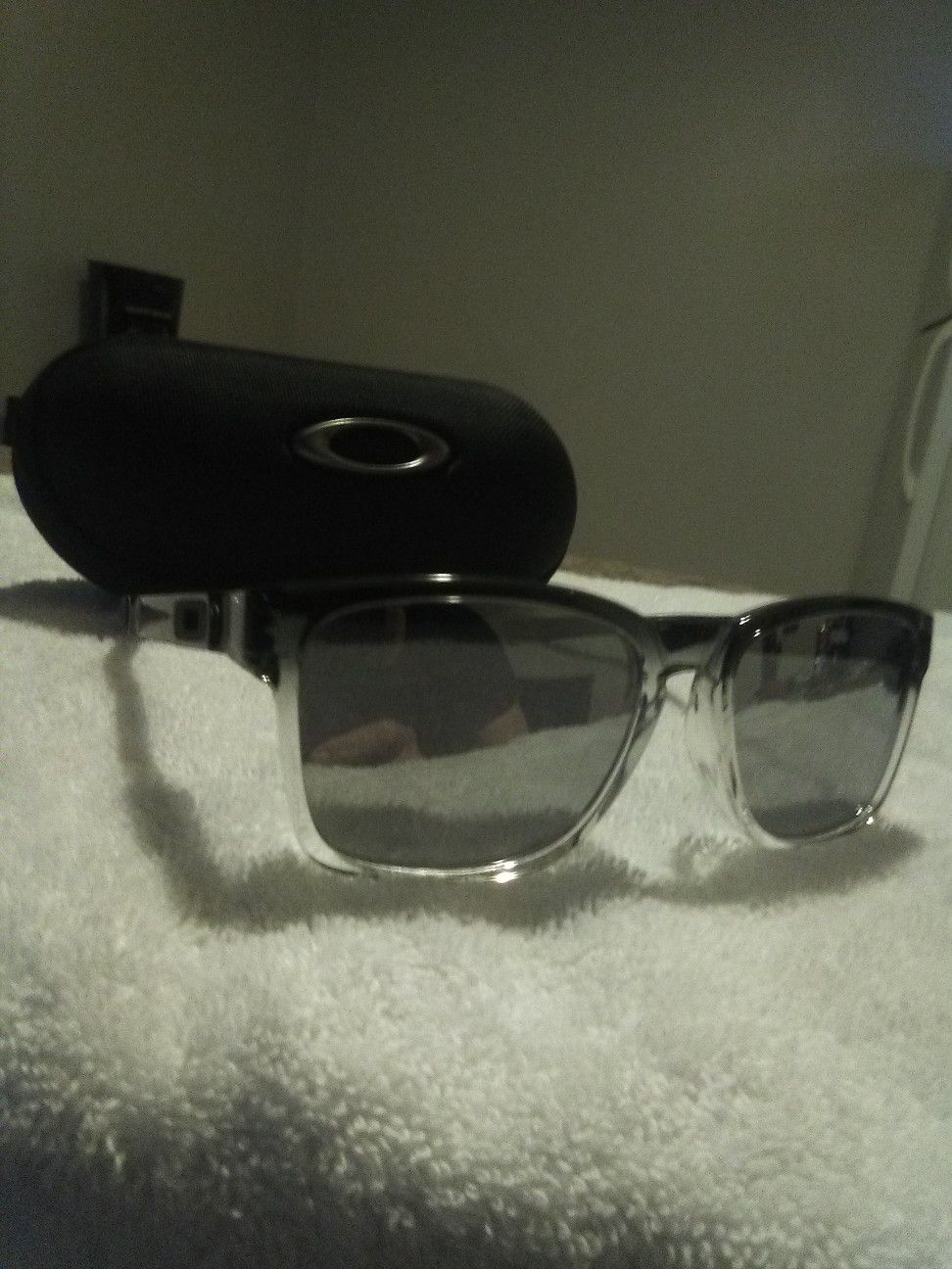Oakley catalyst sunglasses