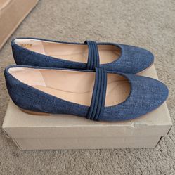 New Clarks shoes size 9-9.5