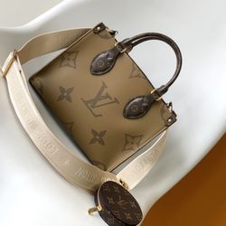 White wicker vintage circle purse - 