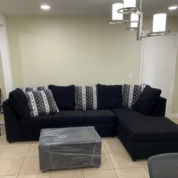 Black Sectional With Ottoman ¡¡NEW IN STOCK¡¡