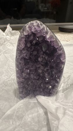 NATURAL AMETHYST CRYSTAL CLUSTER GEODE