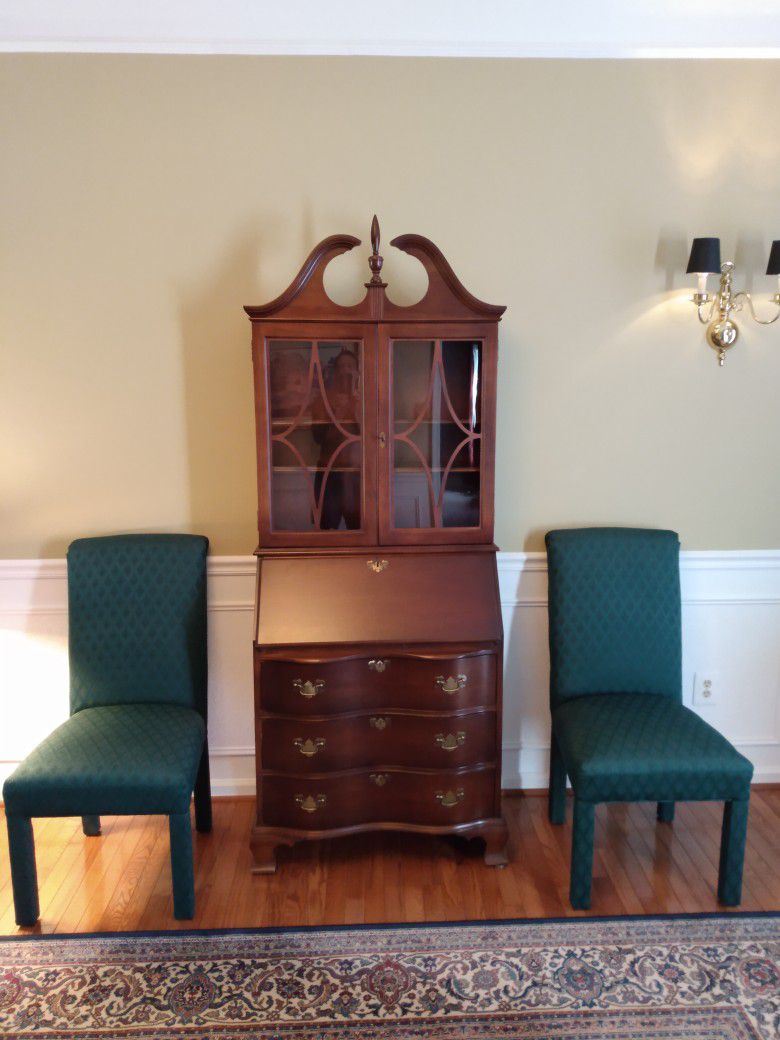 Secretary w/3 drawers, 2 shelves, desk 