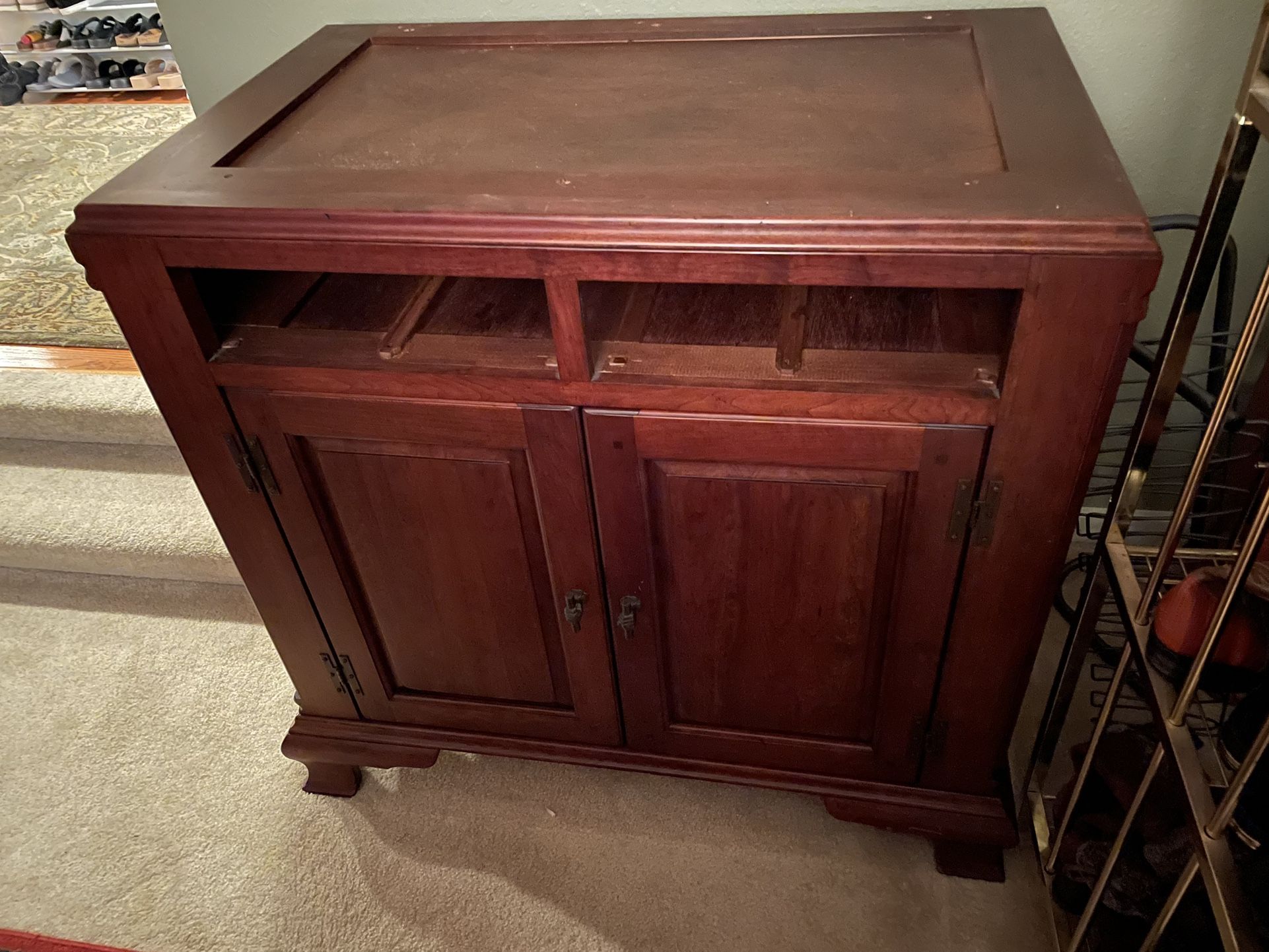 BEAUTIFUL LEXINGTON 2 PIECES MAHOGANY / CHERRY CABINET